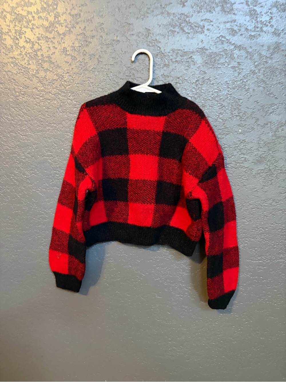 Chaser Plaid Cropped Sweater in Red & Black Size Medium